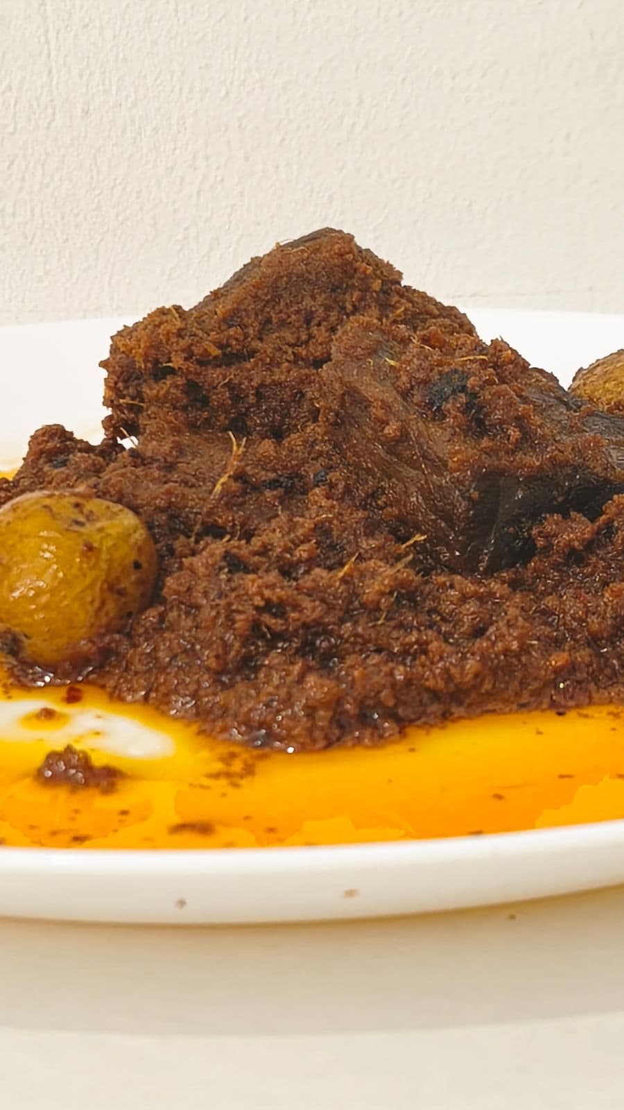 Rendang Marapi Guys, potongan daging dan bumbu kering