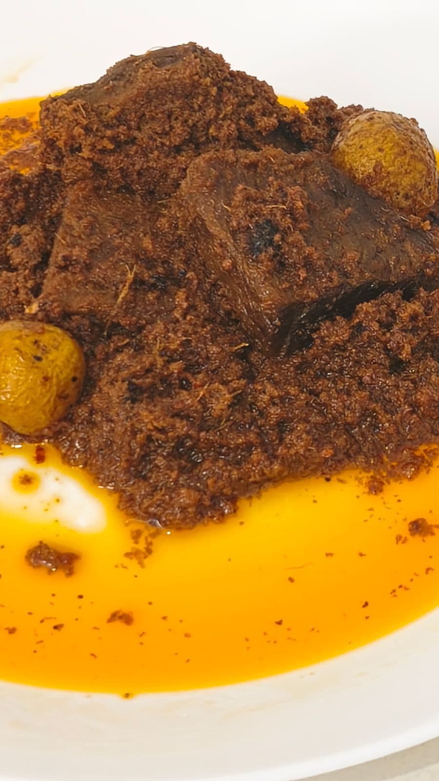 Rendang Marapi Guys, close-up bumbu dan minyak
